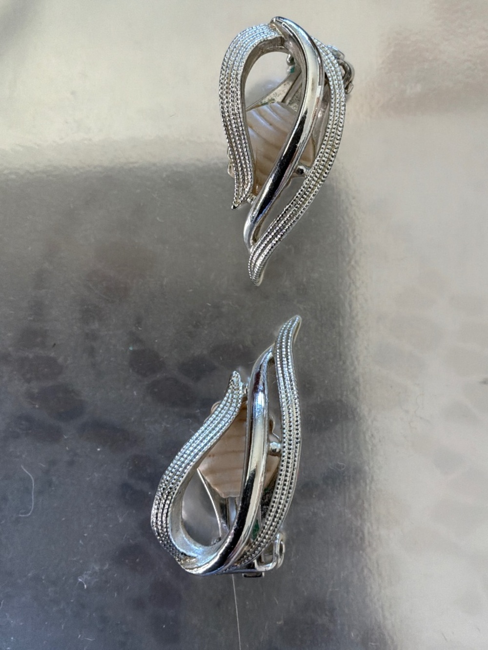 Vintage Sarah Coventry Silver Tone Swirl Wing Clip On Earrings 1970s Ribbon